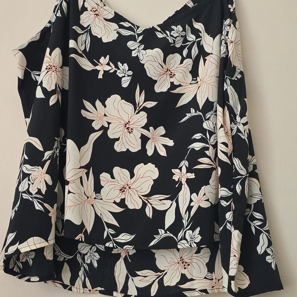 Sanctuary Black and Cream Floral Camisole - Picture 7 of 7